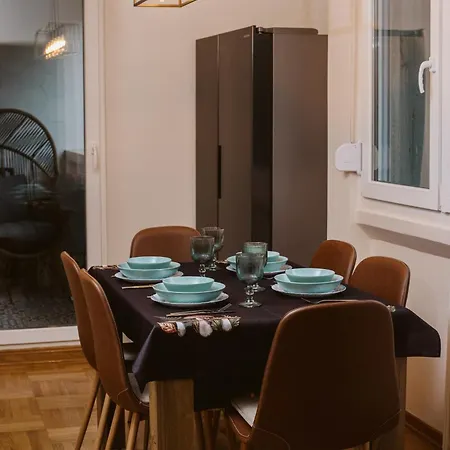 Apartment Bright, Newly Renovated Near Danube River