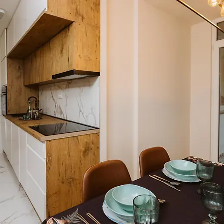 Bright, Newly Renovated Near Danube River Apartment