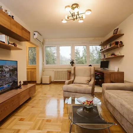 Bright, Newly Renovated Near Danube River